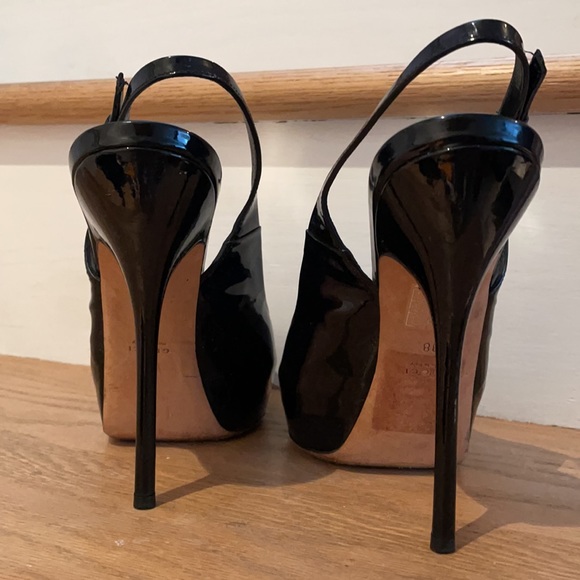 Gucci black patent leather peep toe heels - Picture 4 of 8